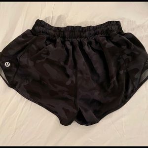 Lululemon hotty hot shorts camo size 4
